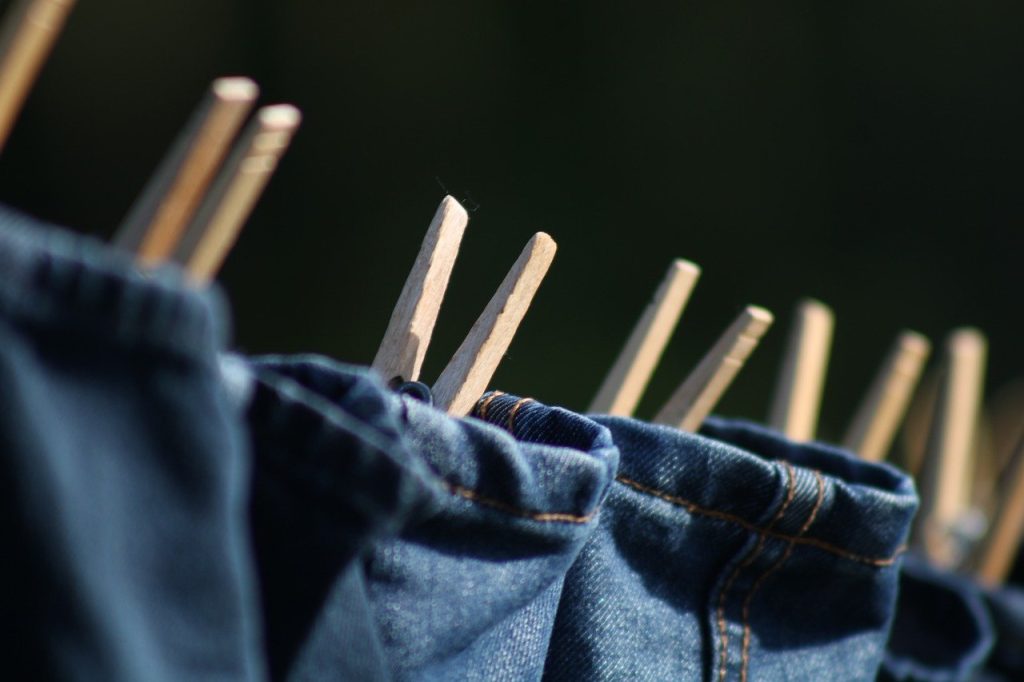 Comment sécher un vêtement rapidement sans sèche-linge